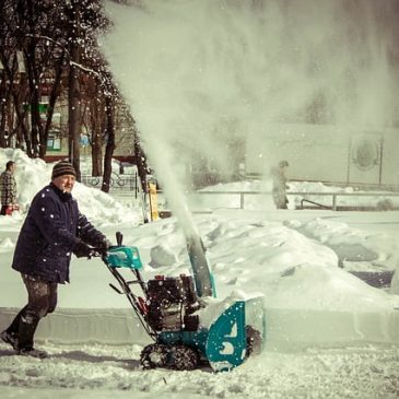 Snow Removal Services – 5 Reasons to Offer Them as a Landscaper